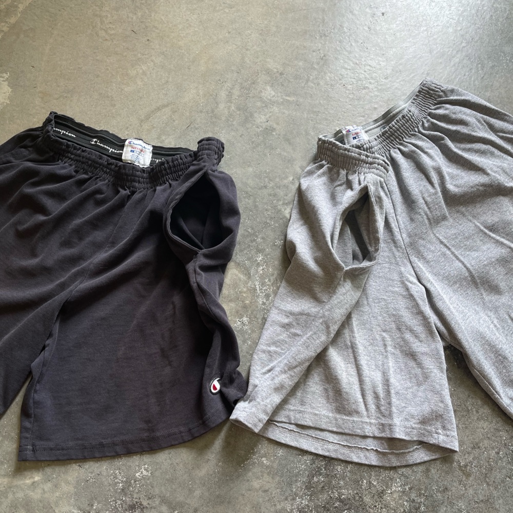 Pair of Champion Mens Athletic Shorts w Pockets & drawstrings 😎🤍🖤